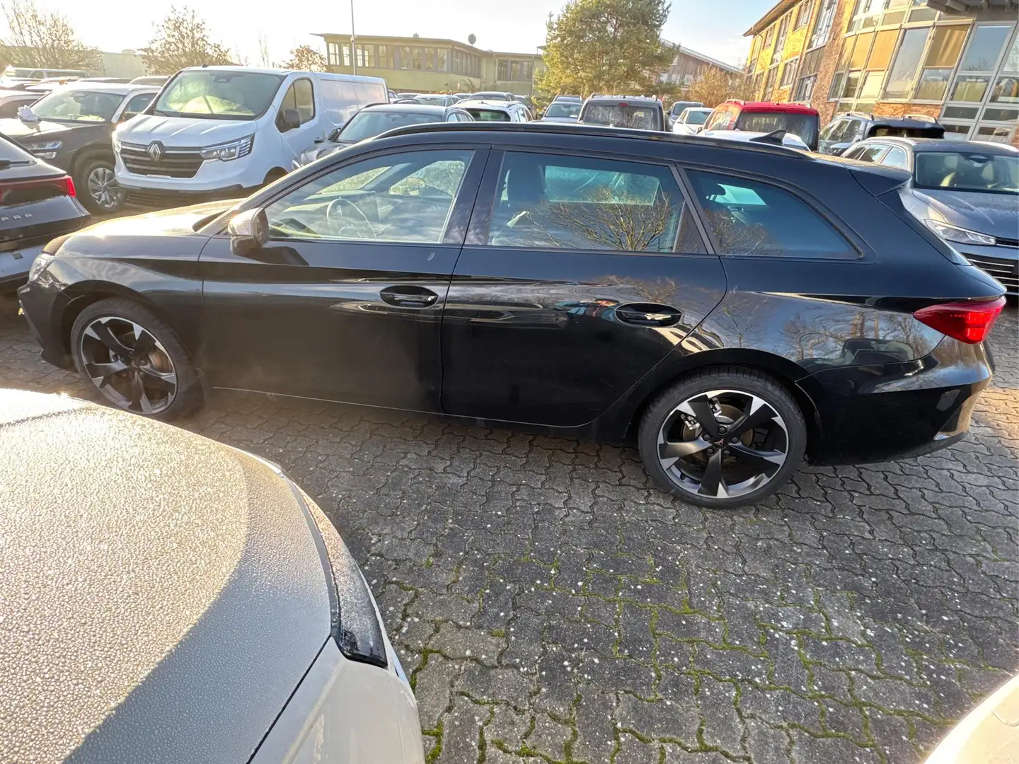 CUPRA Leon Sportstourer ST eHK+KAMERA+SHZ+ACC+LED+18" LM+P... Schwarz - 2