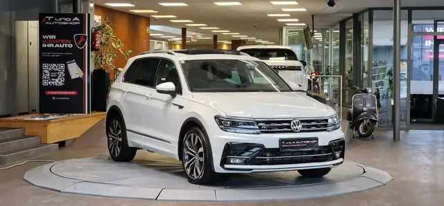 Volkswagen Tiguan view 3