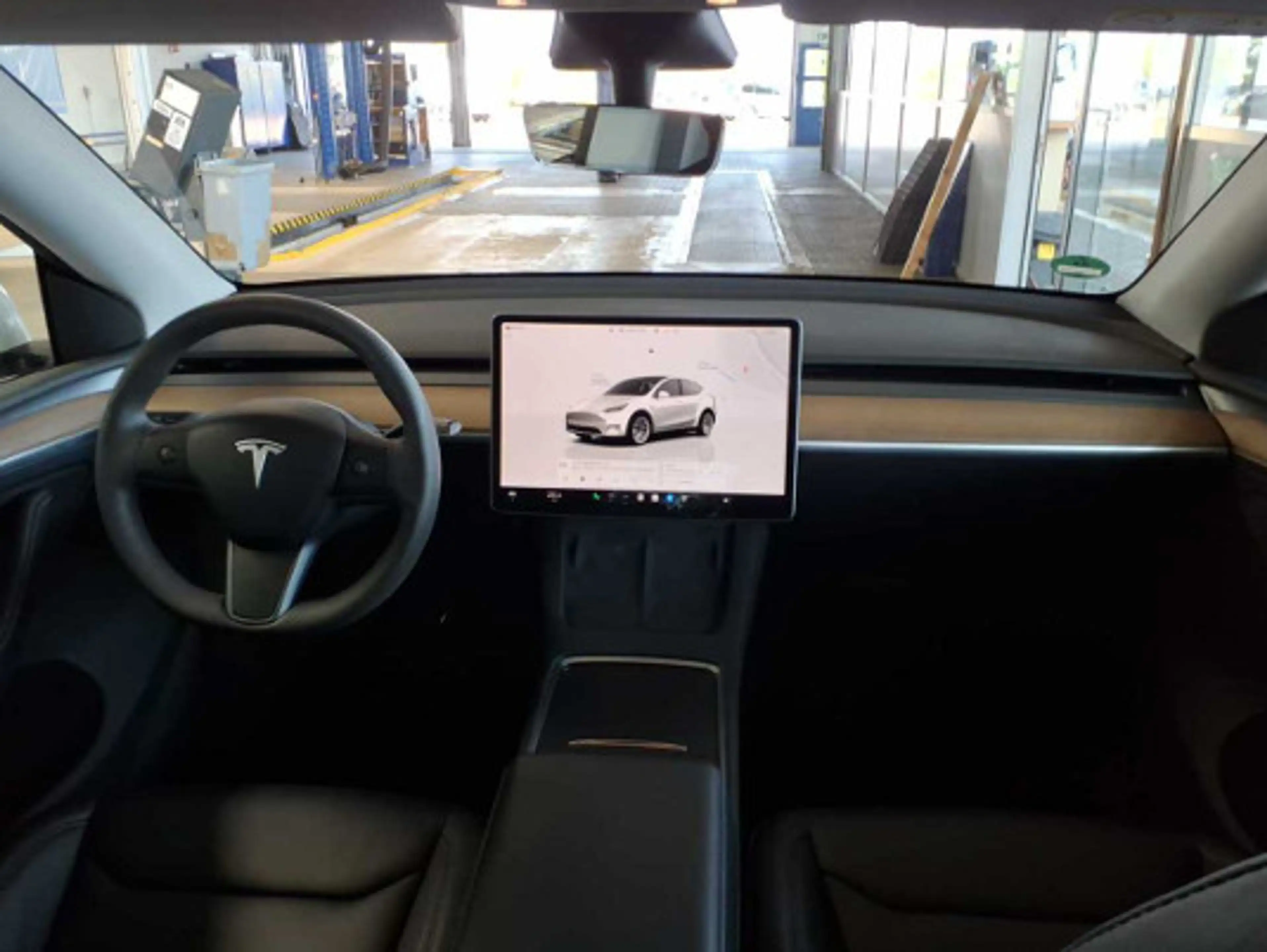 Tesla Model Y Long Range Dual AWD A.Pilot AHK — photo 10