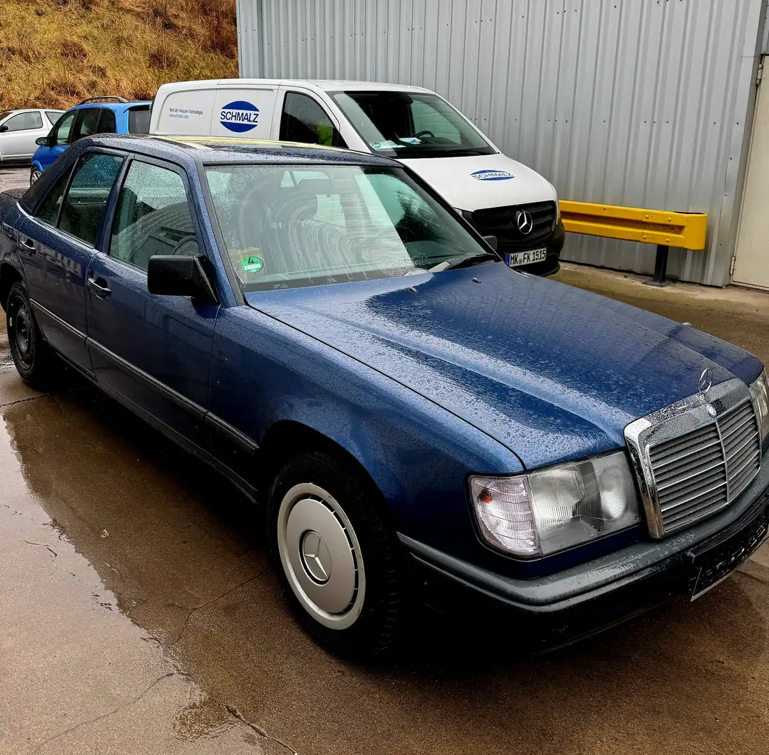 Mercedes-Benz 230 E - 1