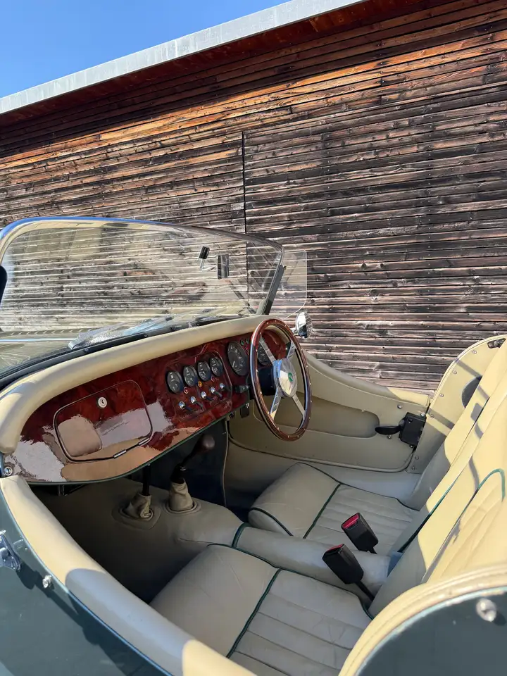 Morgan 4/4 1600 – Oldtimer (1988) in seltener „Cyprus Green Metallic“ Lackierung, foto 5