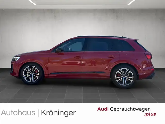 Audi SQ7 view 3