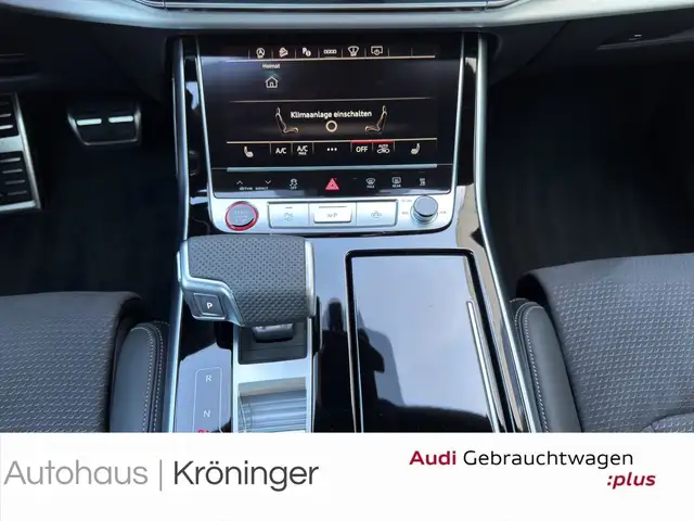 Audi SQ7 view 14