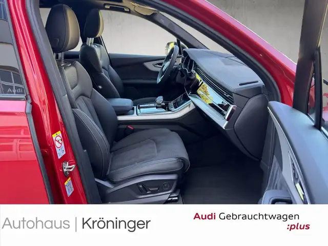 Audi SQ7 view 9