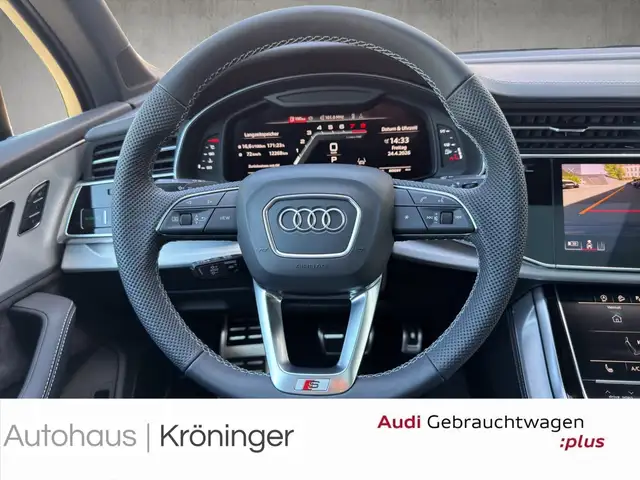 Audi SQ7 view 11