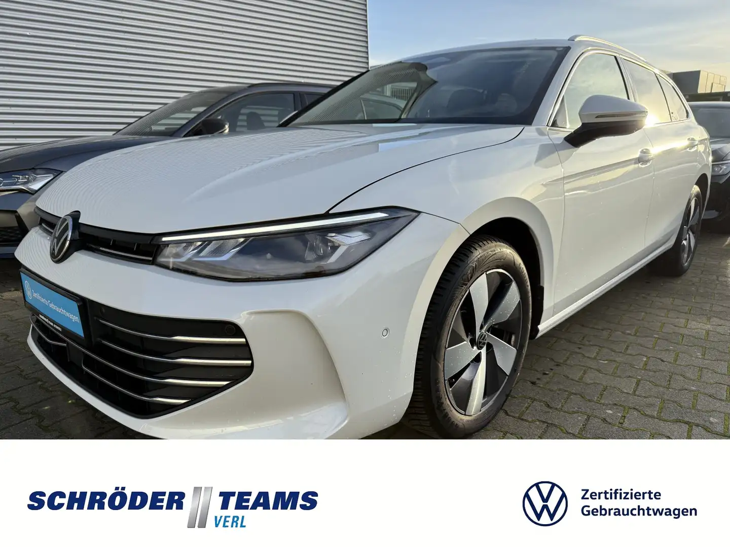 Volkswagen Passat Variant 1.5 eTSI DSG Business Weiß - 1
