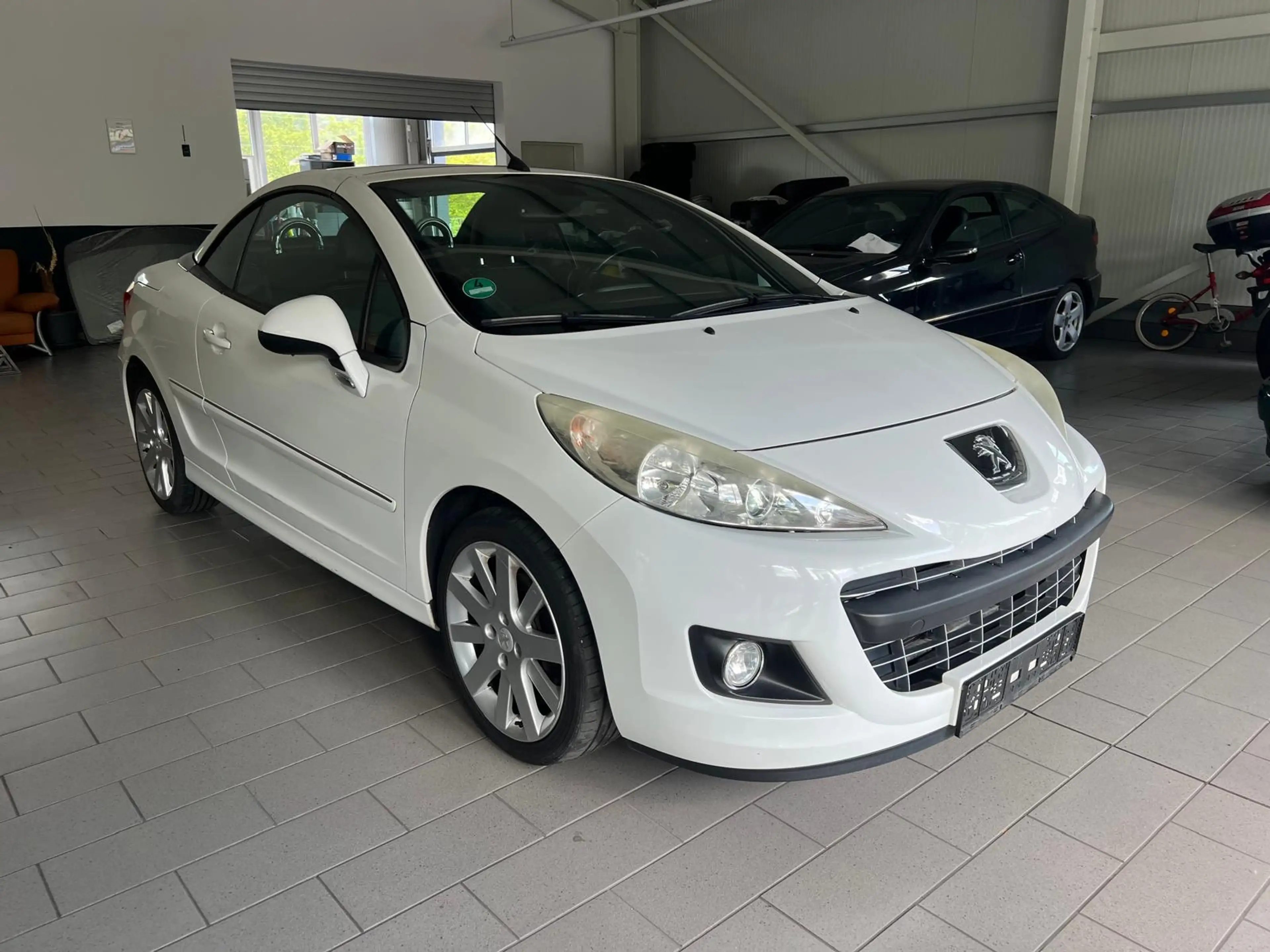 Peugeot 207 Platinum wenig KM sehr Gepflegt Neue HU — photo 3
