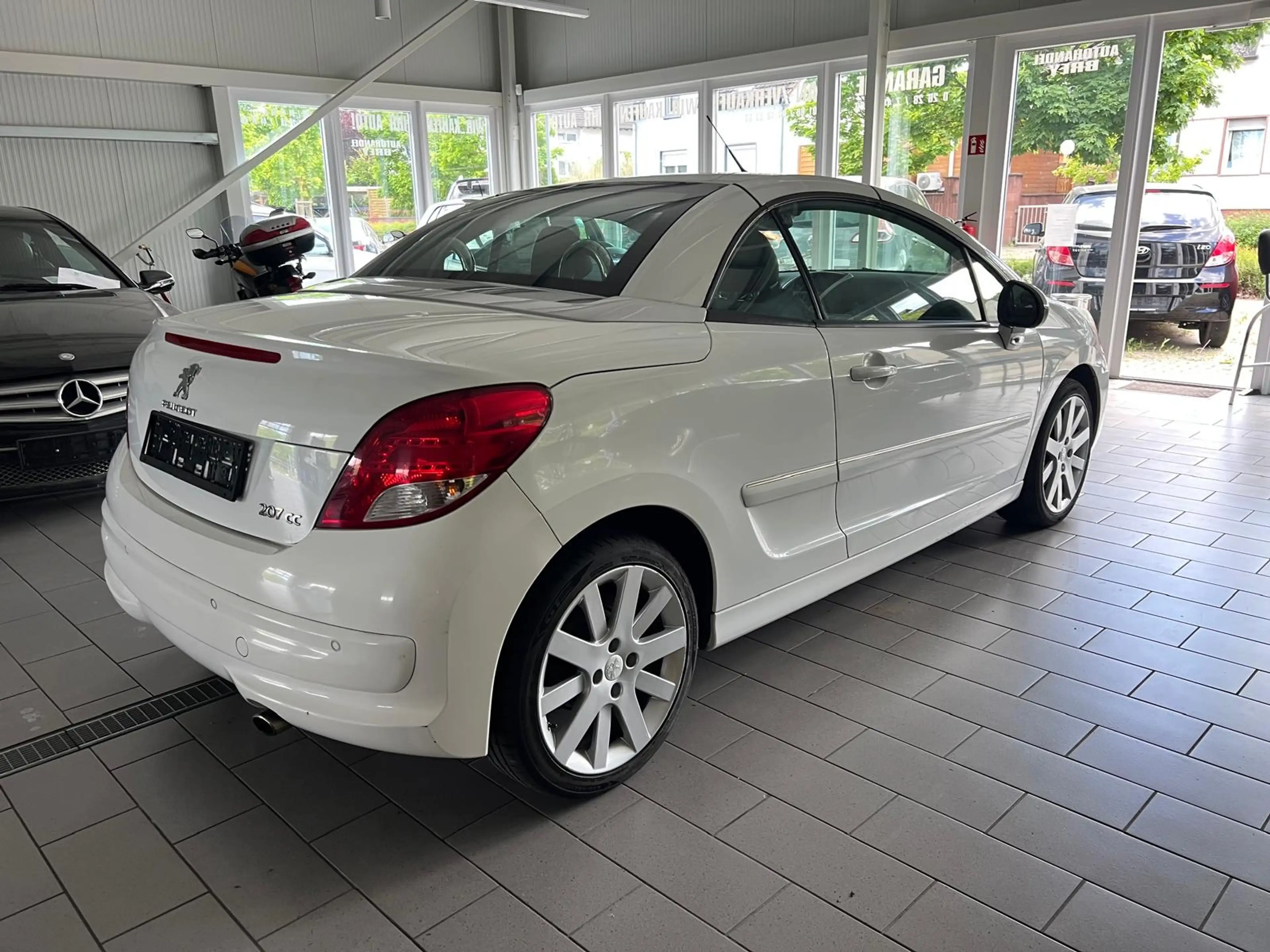 Peugeot 207 Platinum wenig KM sehr Gepflegt Neue HU — photo 4