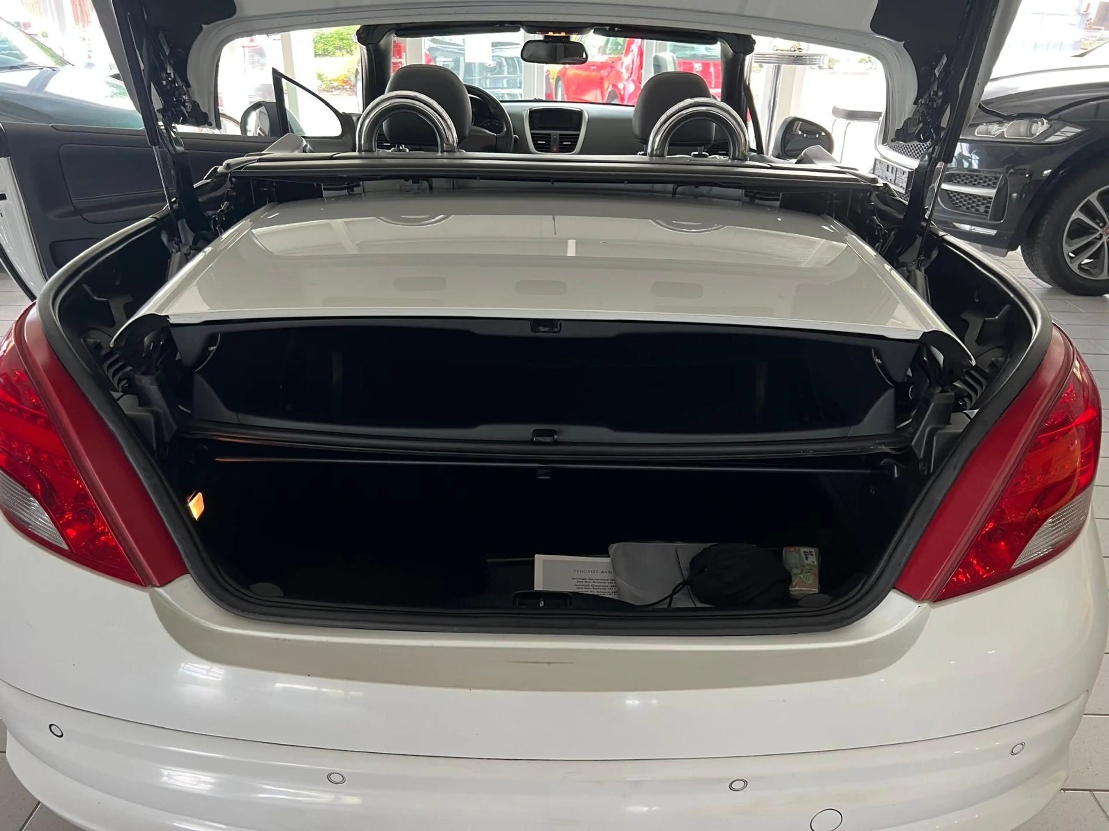 Peugeot 207 Platinum wenig KM sehr Gepflegt Neue HU — photo 9