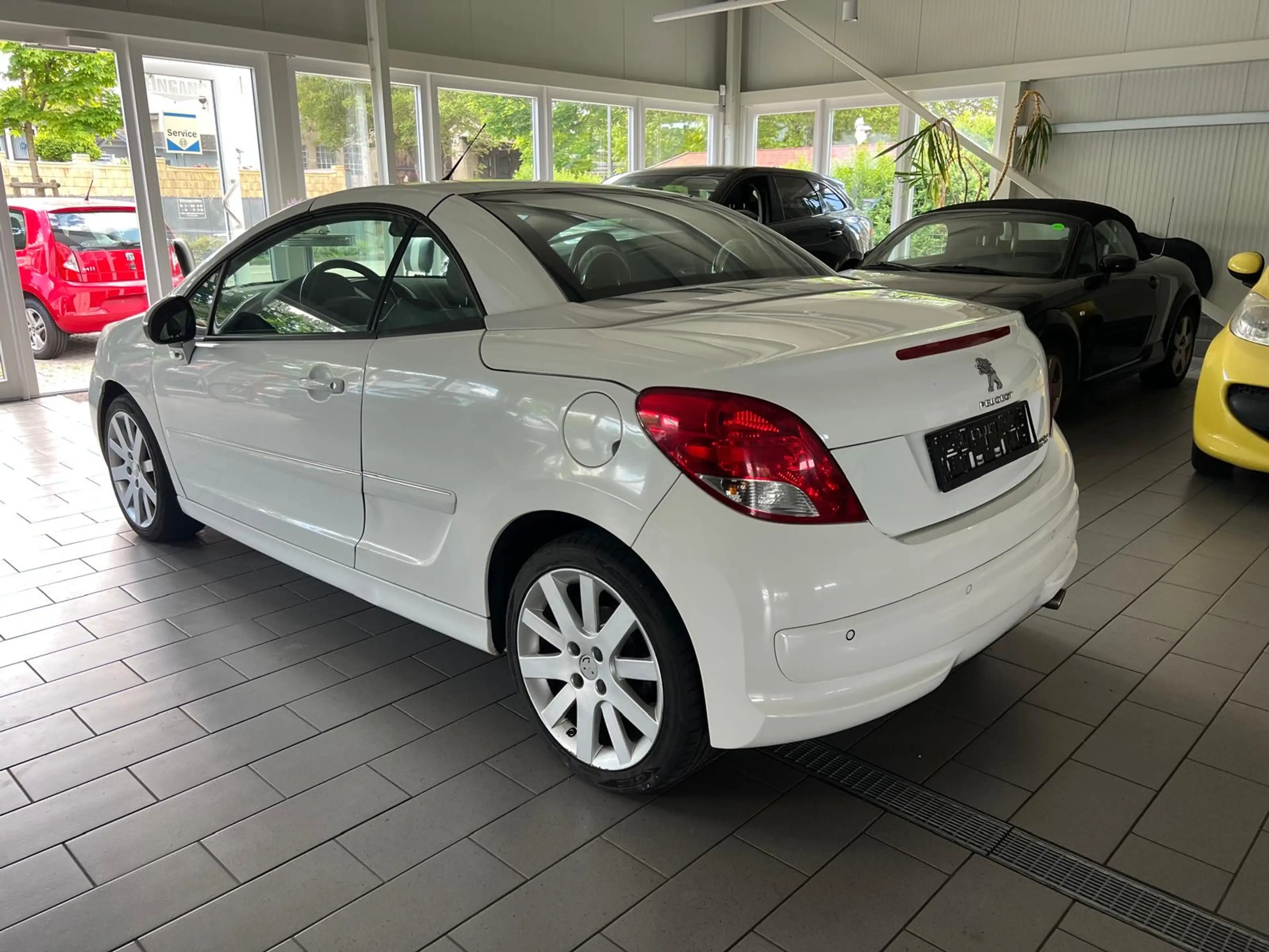 Peugeot 207 Platinum wenig KM sehr Gepflegt Neue HU — photo 5