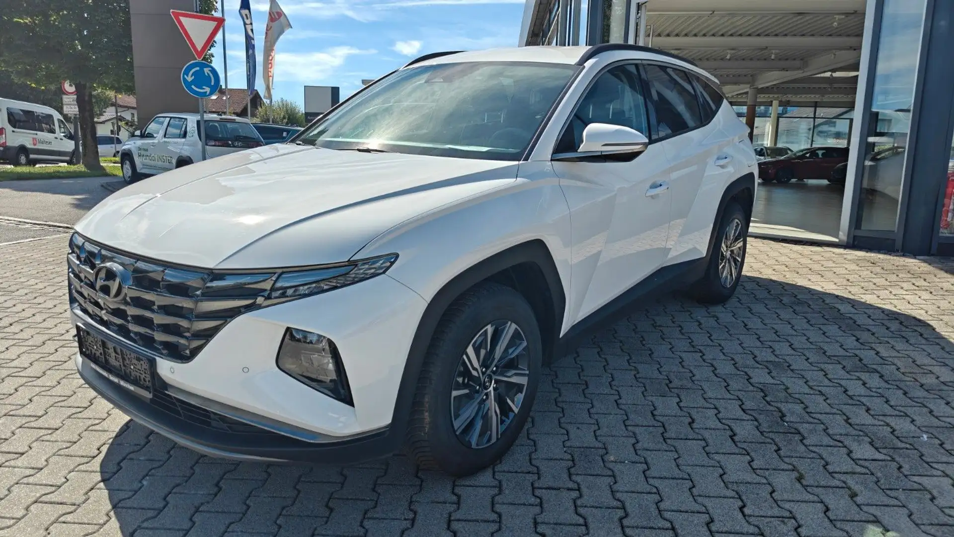 Hyundai TUCSON Trend Hybrid 4WD*Kamera*Tempomat*SHZ*Navi Weiß - 1