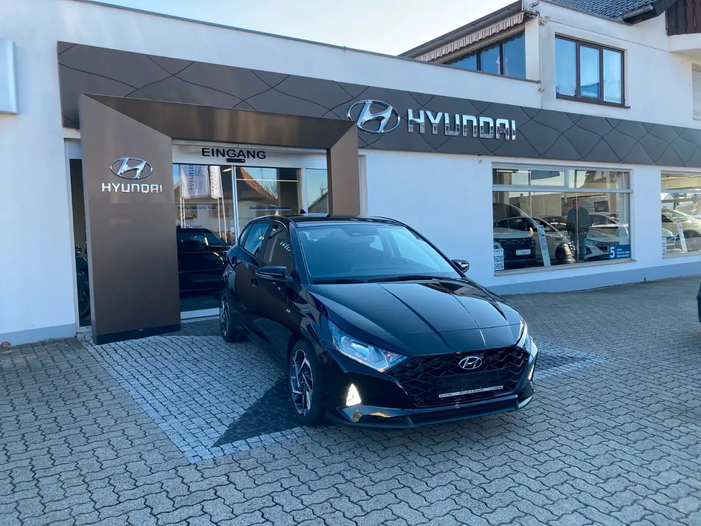 Hyundai i20 1.0 T-GDI 48V-Hybrid DCT Trend +Navi+Komfort Schwarz - 1