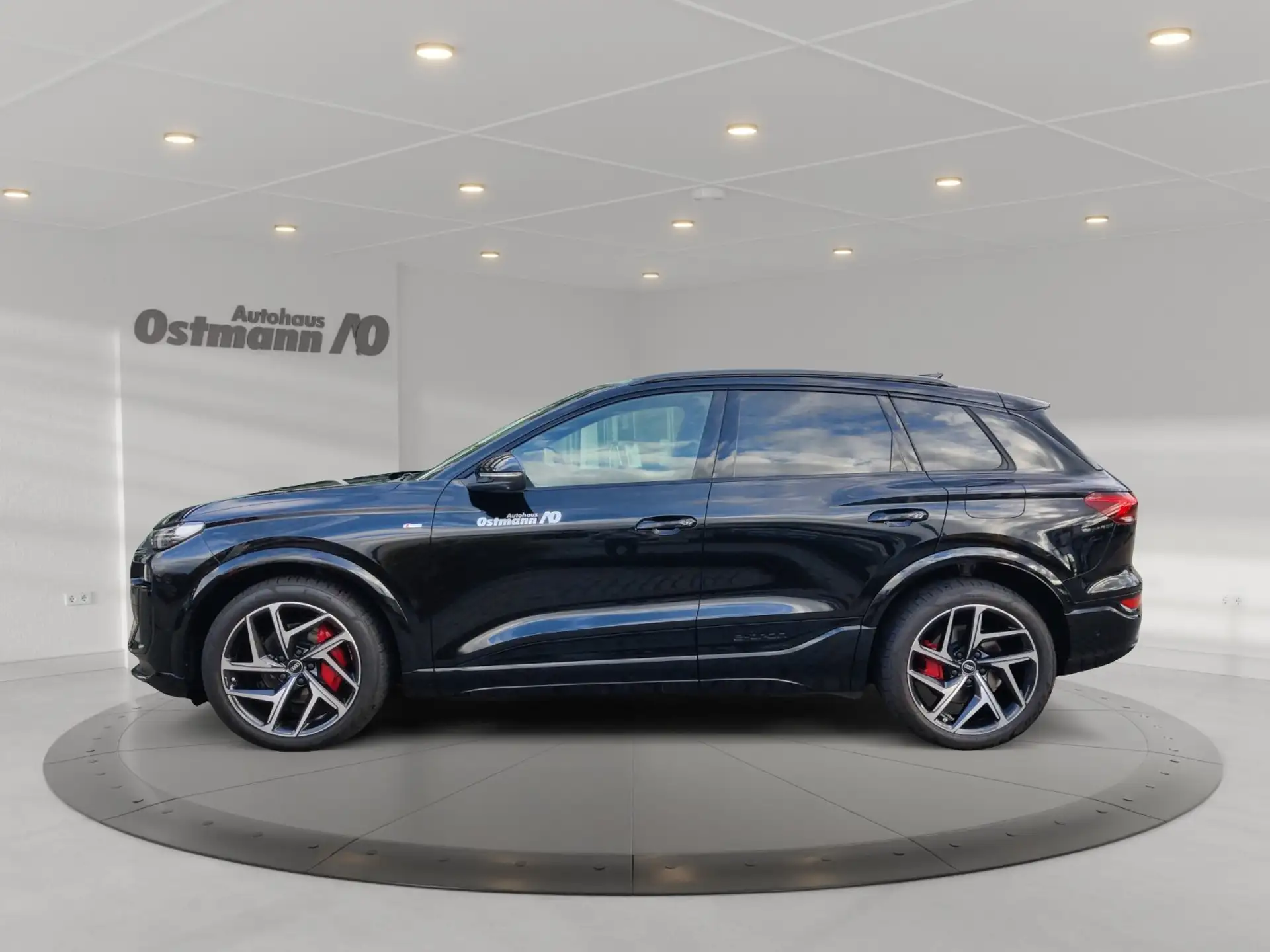 Audi Q6 e-tron 315 kW 2026 검정 사진 2