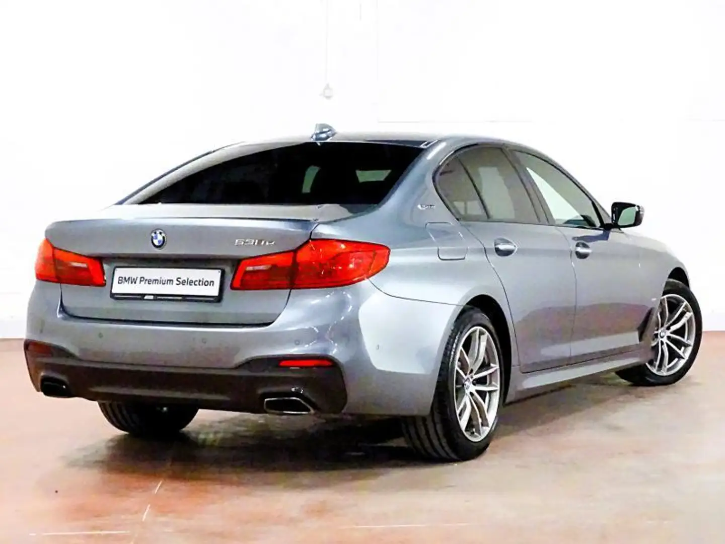BMW 530 HYBRIDE - M SPORT - NAVI Grijs - 2