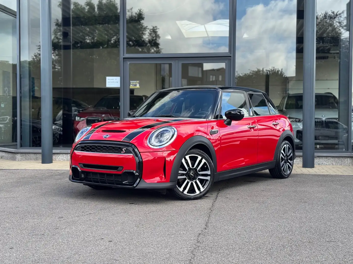 MINI Cooper S 5-deurs AUT. / CAM / LEER / NAVI / KEYL / CARPLAY Rouge - 1
