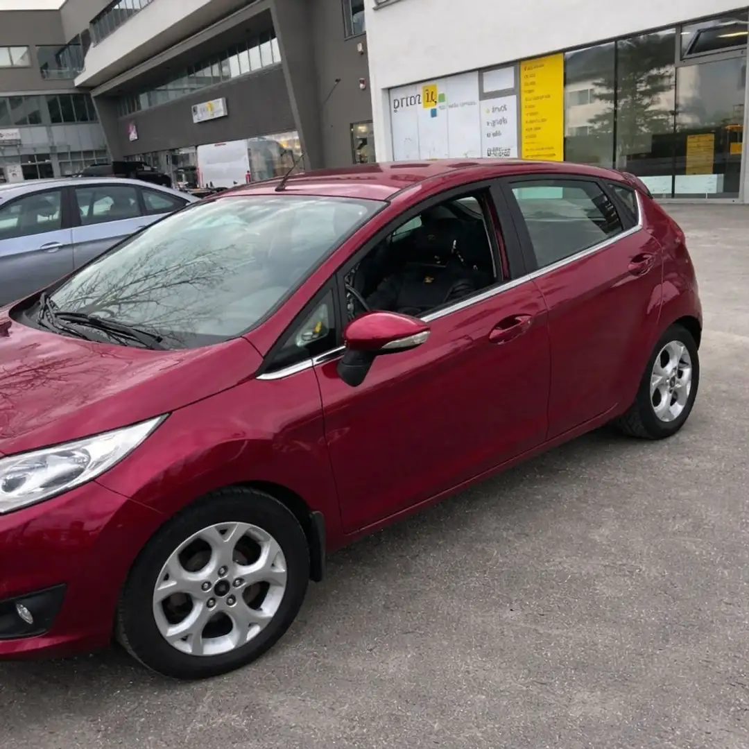 Ford Fiesta Fiesta Titanium 1,4 Diesel Frontscheibenheizung Rot - 1