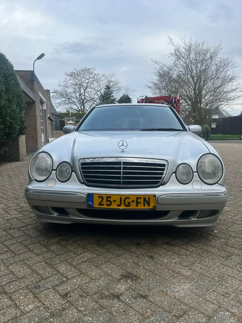 Mercedes-Benz E 270 CDI Avg.Select Gris - 1