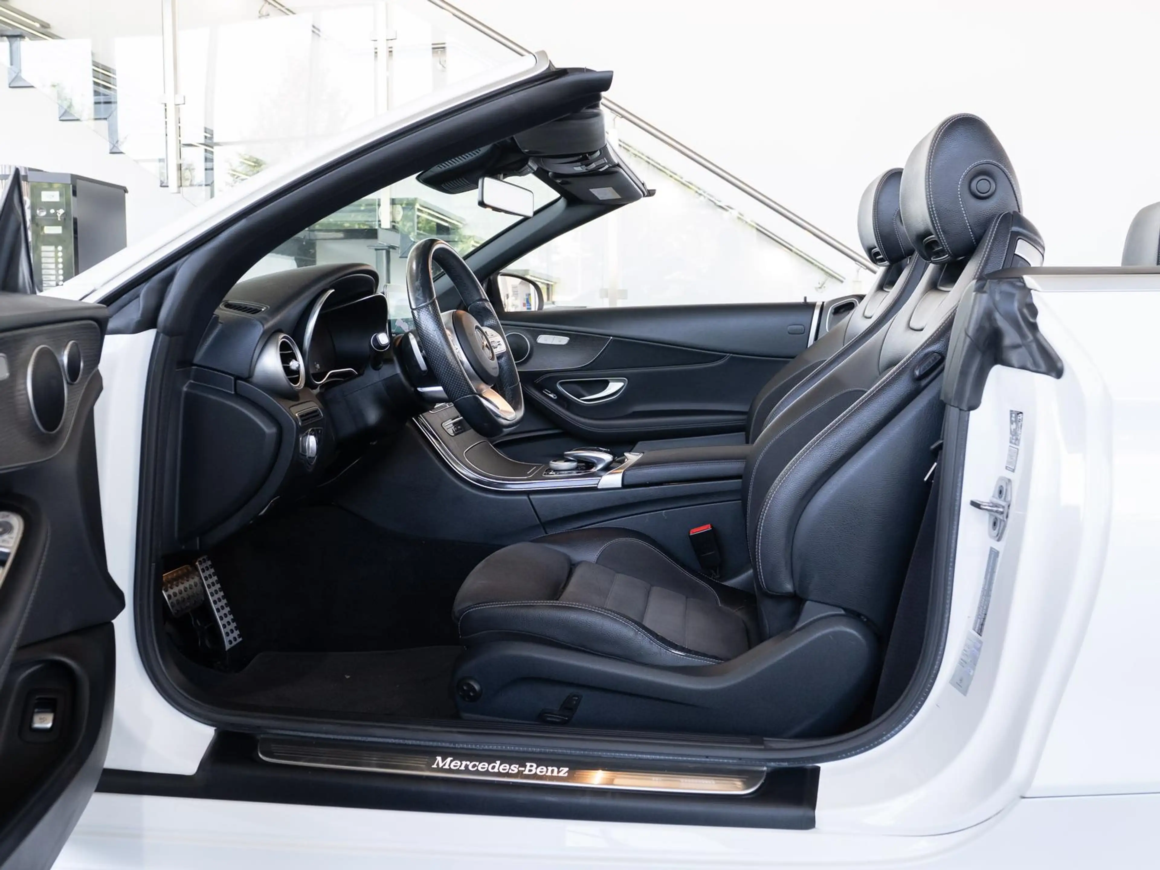 Mercedes-Benz C 400 Cabrio 4Matic 9G *AMG*MULTIBEAM*RFK*NIGHT* — photo 10