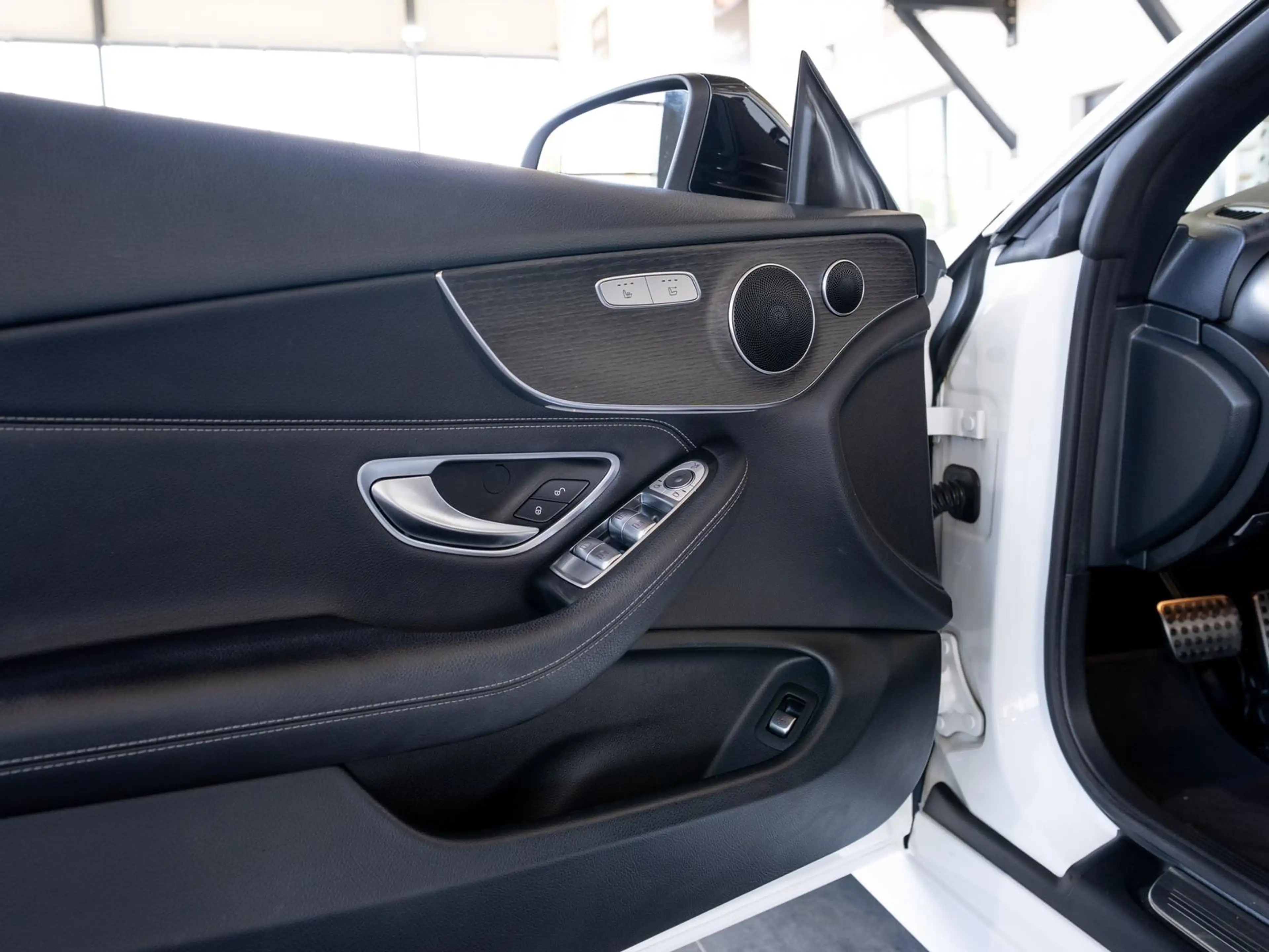 Mercedes-Benz C 400 Cabrio 4Matic 9G *AMG*MULTIBEAM*RFK*NIGHT* — photo 12