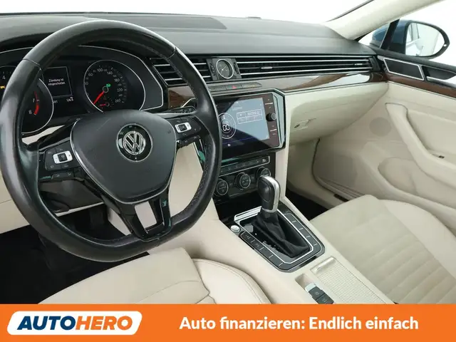 Volkswagen Passat view 11