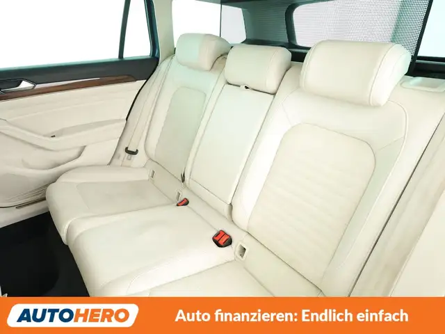 Volkswagen Passat view 14