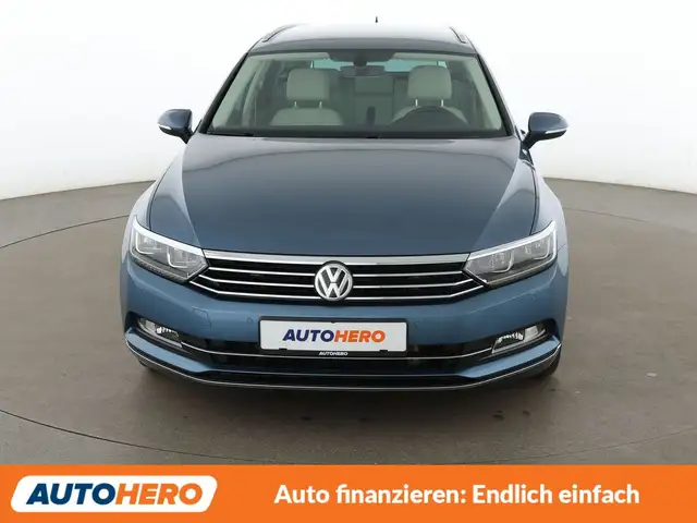 Volkswagen Passat view 9