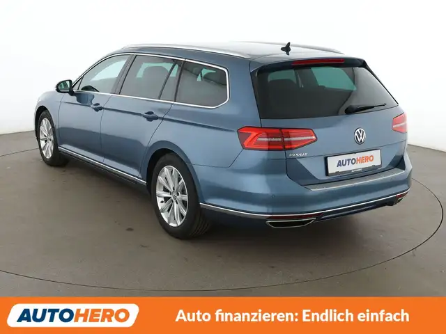 Volkswagen Passat view 4
