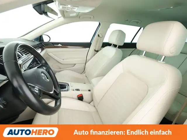 Volkswagen Passat view 10