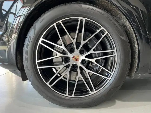 Porsche Cayenne view 11