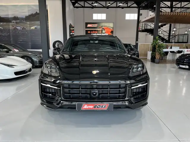 Porsche Cayenne view 3