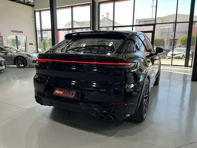 Porsche Cayenne view 8