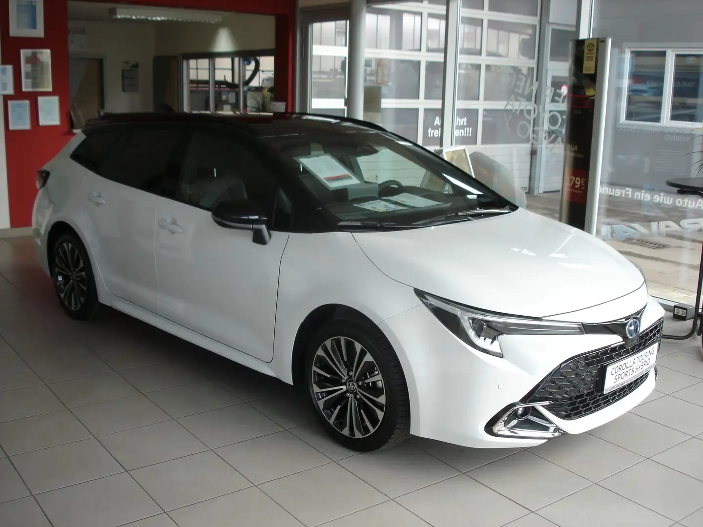 Toyota Corolla 2.0 Hybrid Touring Sports Black Wit - 1