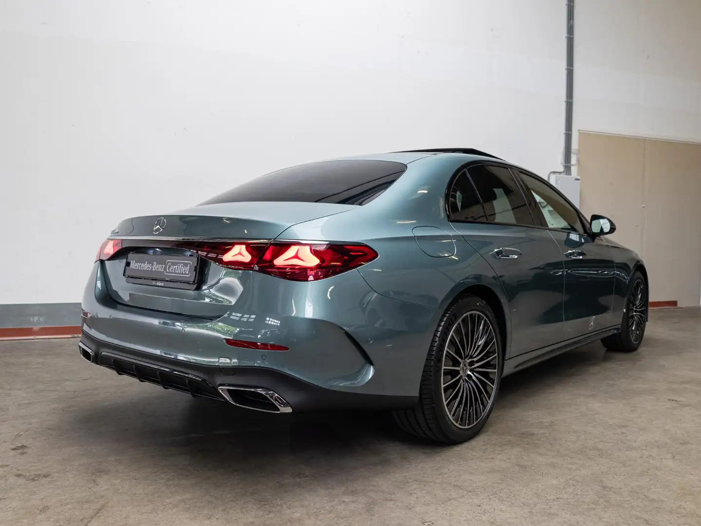 Mercedes-Benz E 300 Limousine e Sport Edition Premium | Panorama dak Vert - 2
