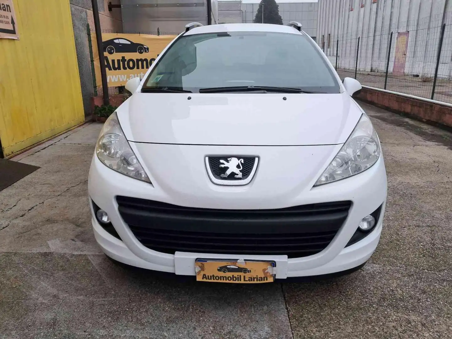 Peugeot 207 1.4 8V 75CV SW Special Edition ok neopatentati Bianco - 2