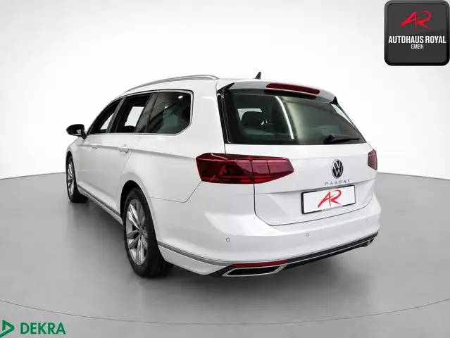 Volkswagen Passat view 2