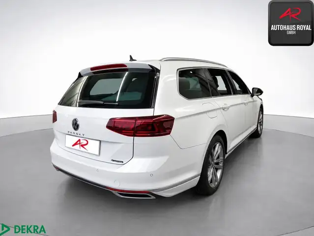 Volkswagen Passat view 3