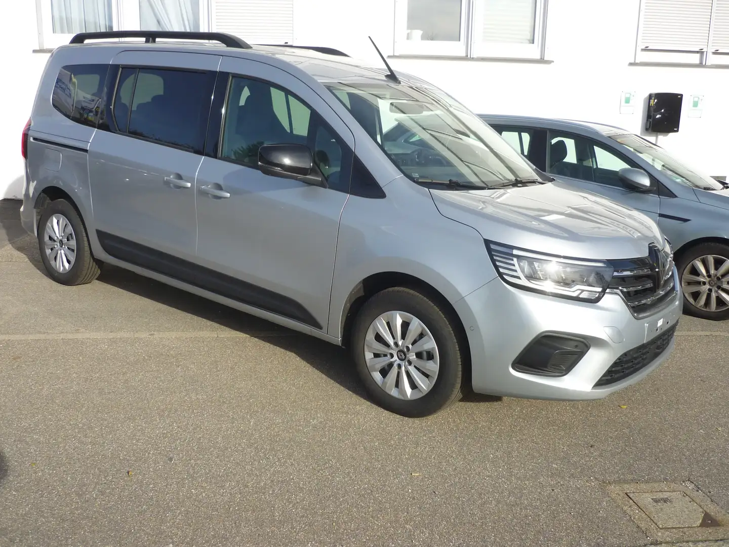 Renault Kangoo GRAND TCe 130 EDC 7 Sitzer /Navi / Sitzheizung Silber - 2