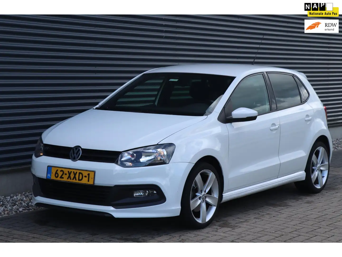 Volkswagen Polo 1.2 TSI Highline | R-Line - 105 PK - NW APK . Blanc - 1