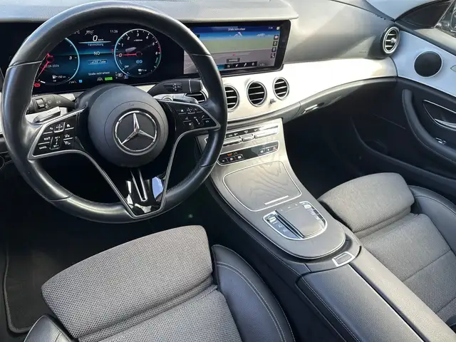Mercedes-Benz 300 view 10