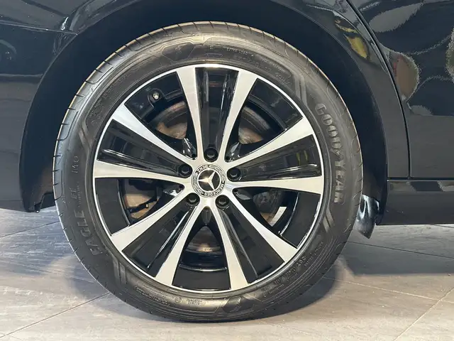 Mercedes-Benz 300 view 3