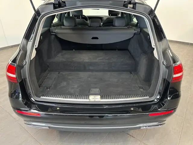 Mercedes-Benz 300 view 8