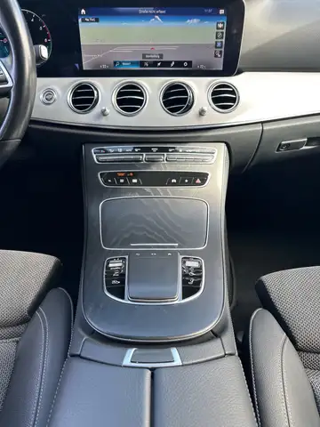 Mercedes-Benz 300 view 15