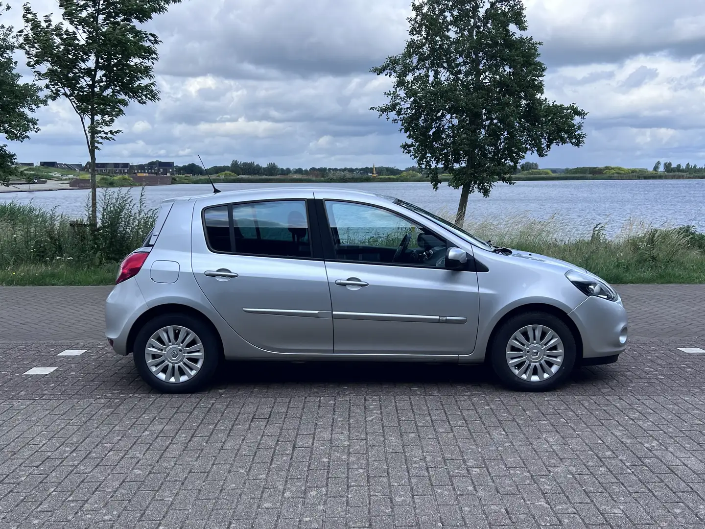 Renault Clio 1.5 dCi Collection Grijs - 2