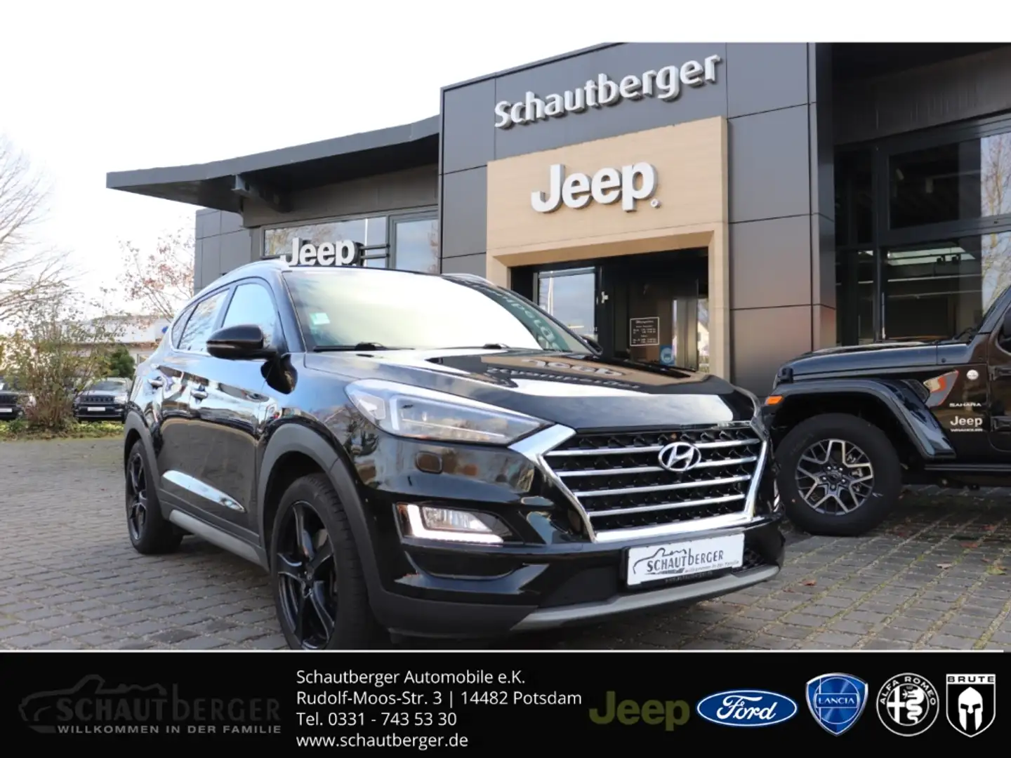 Hyundai TUCSON Premium Mild-Hybrid 4WD inkl. WR-Satz, Navi, R-Kam Schwarz - 1