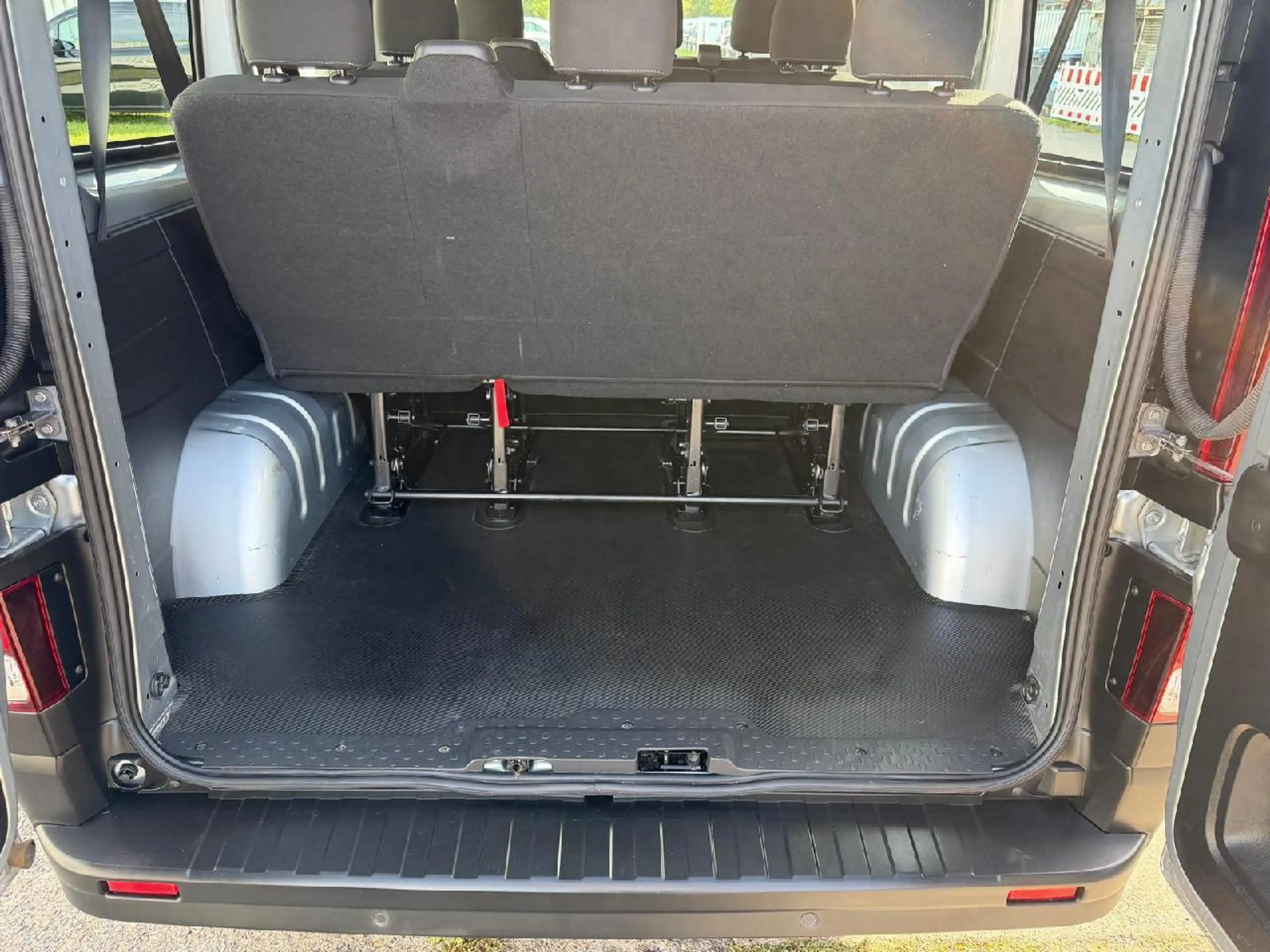 Renault Trafic Pkw Start Blue dCi 110 — photo 12