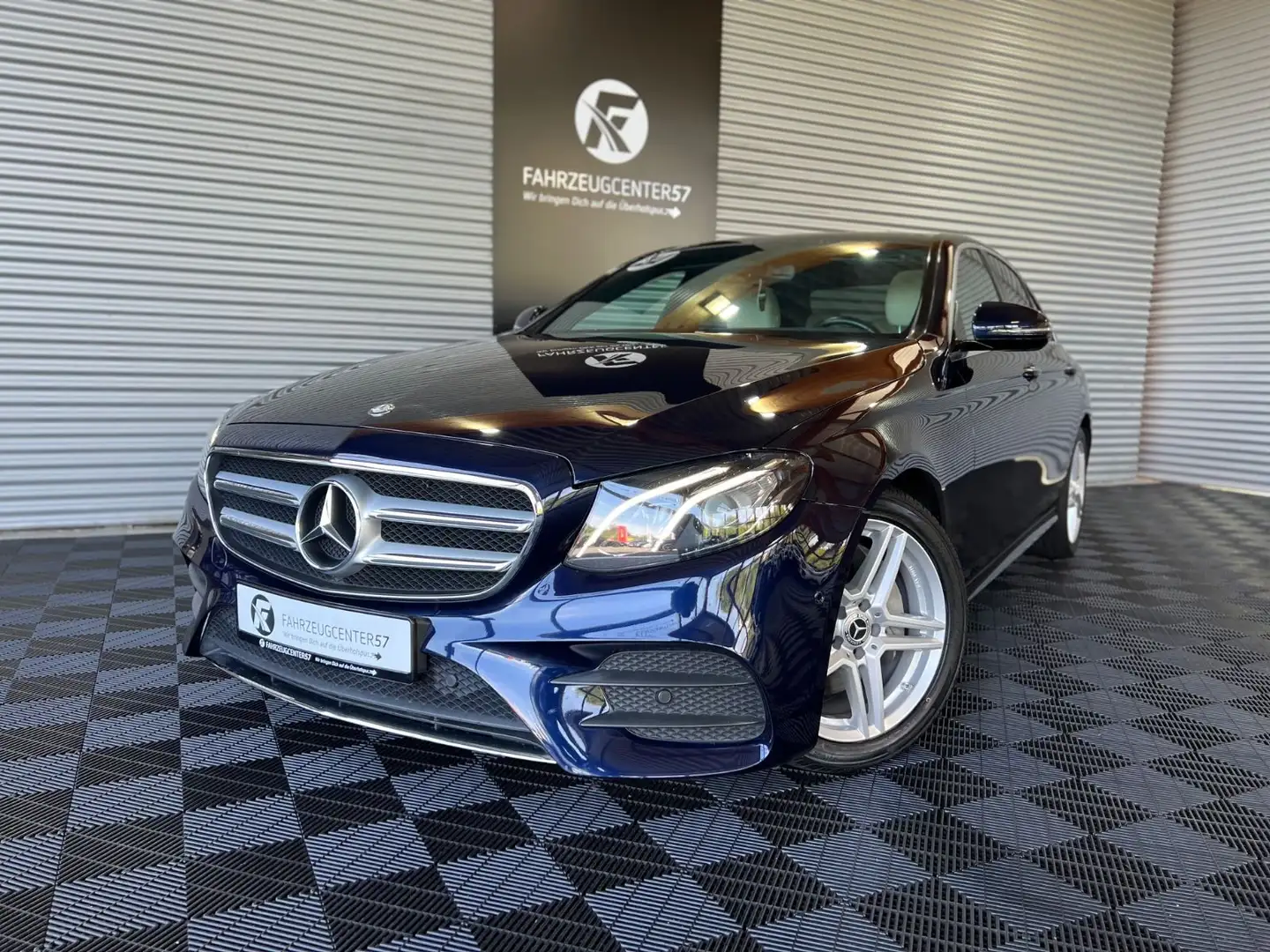 Mercedes-Benz E 300 4MATIC AVANTGARDE/BURMESTER/PANO/CARPLAY Blu/Azzurro - 1