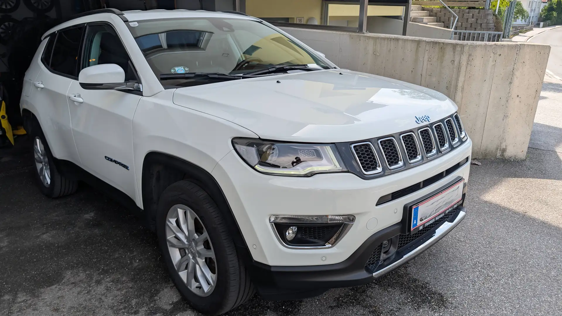 Jeep Compass Hybrid Fahrzeug Weiß - 1