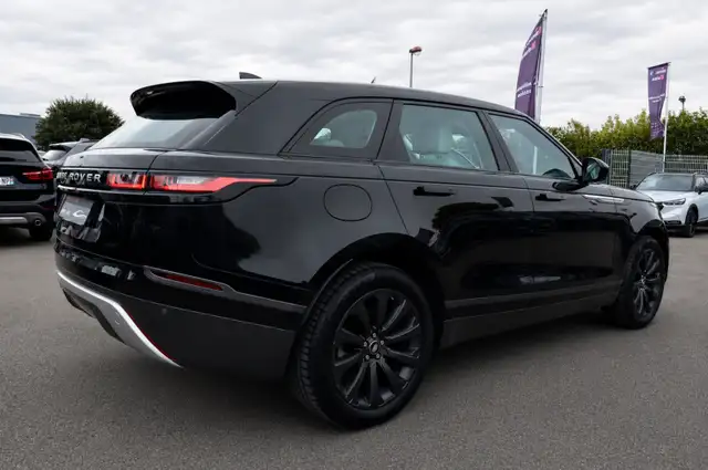Land Rover Range Rover Velar view 3