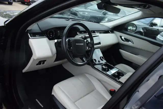 Land Rover Range Rover Velar view 18