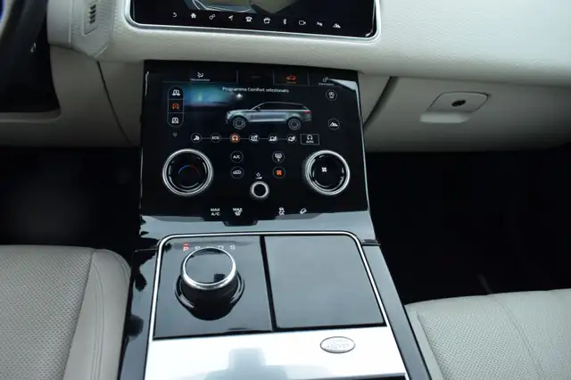Land Rover Range Rover Velar view 13